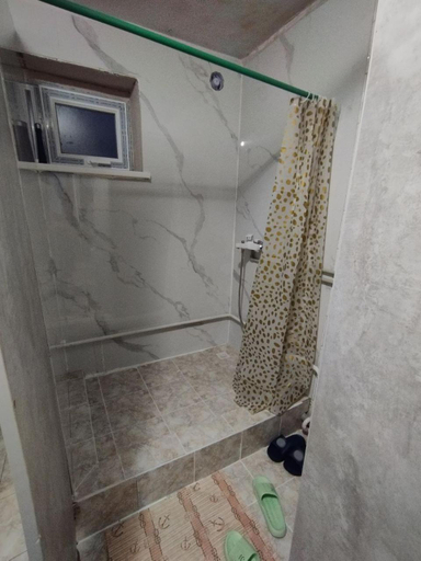 Shower, Jakesh, Ak-Suu