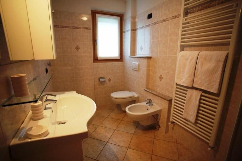 Bathroom 2, Chalet Del Bosco, Sondrio