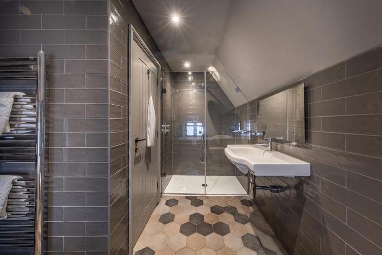 Bathroom 3, The Chequers Inn, Thornham, Cambridgeshire