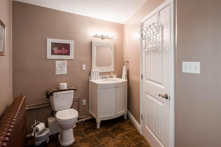 Bathroom 3, Jeddore Lodge Cabins, Halifax