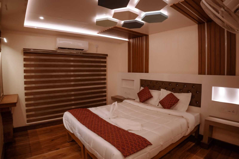 Room 5, Honeymoon Boathouse, Alappuzha