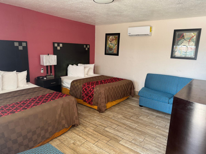 Bedroom 2, Western Motel, Imperial
