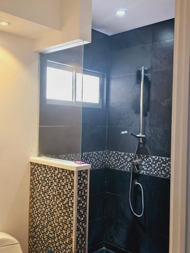 Bathroom 3, Pura vida apartments, Aguirre