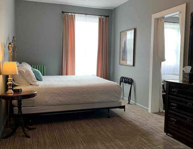 Bedroom 3, Naples Hotel, Ontario