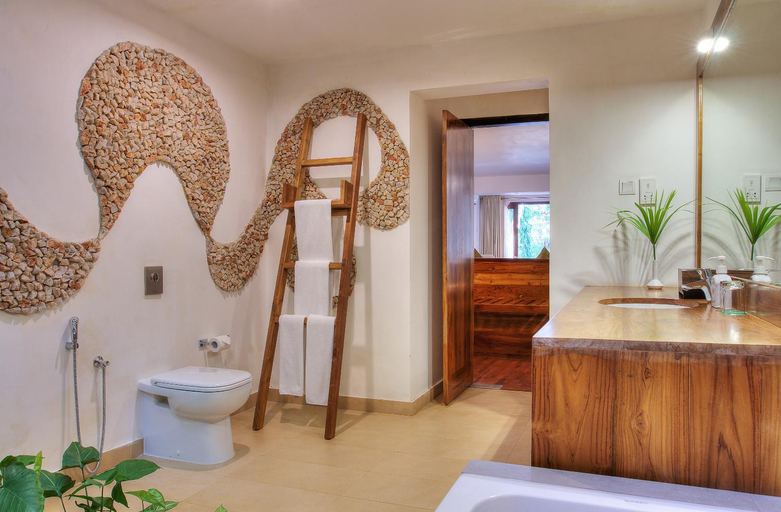 Bathroom 1, The Deer Park Hotel, Hingurakgoda
