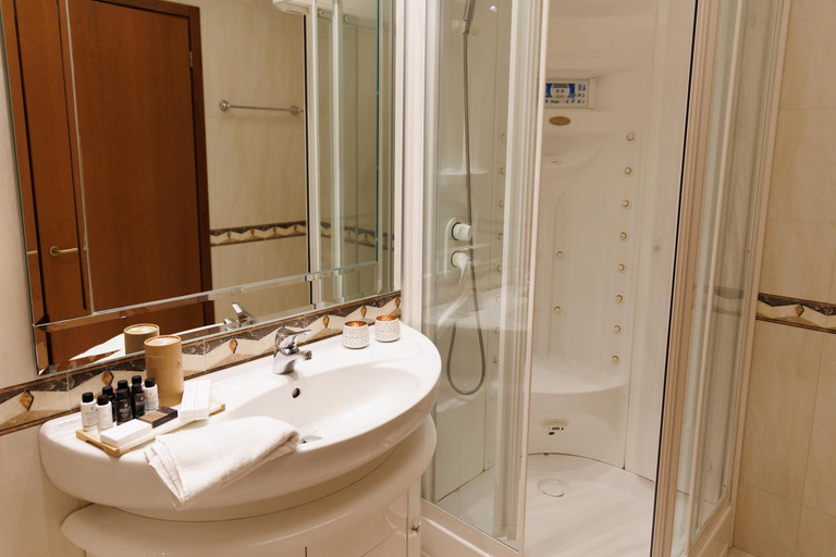 Bathroom 4, Patras Palace Hotel, West Greece