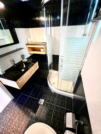 Bathroom 3, Fiskardo Beach Apartments, Ionian Islands