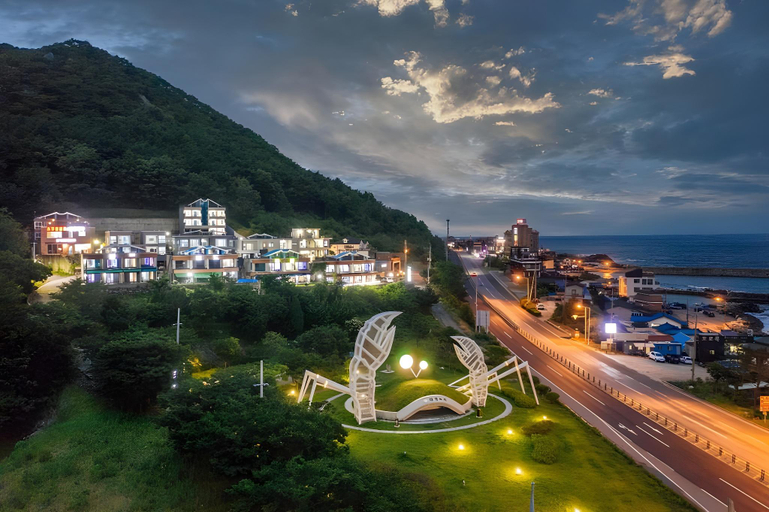 Others 2, Blue (Blue Road Town Pension), Yeongdeok