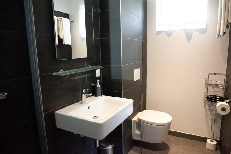 Bathroom 3, Studios +, Graz