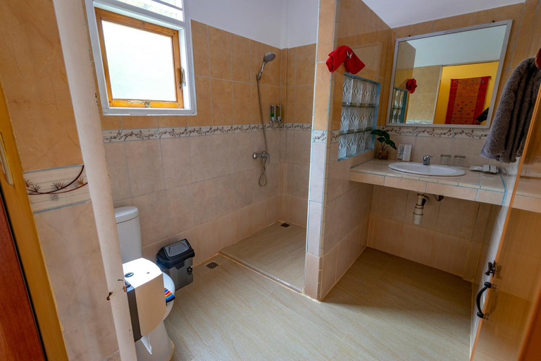 Bathroom 3, Tabo Cottages, Samosir