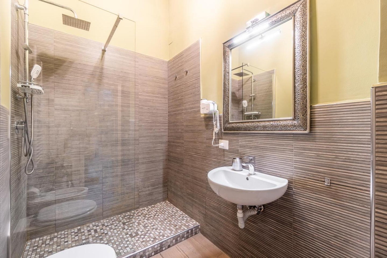 Bathroom 2, Vittorio's, Bari