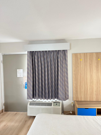 Bedroom 3, Days Inn by Wyndham Shorter, Macon