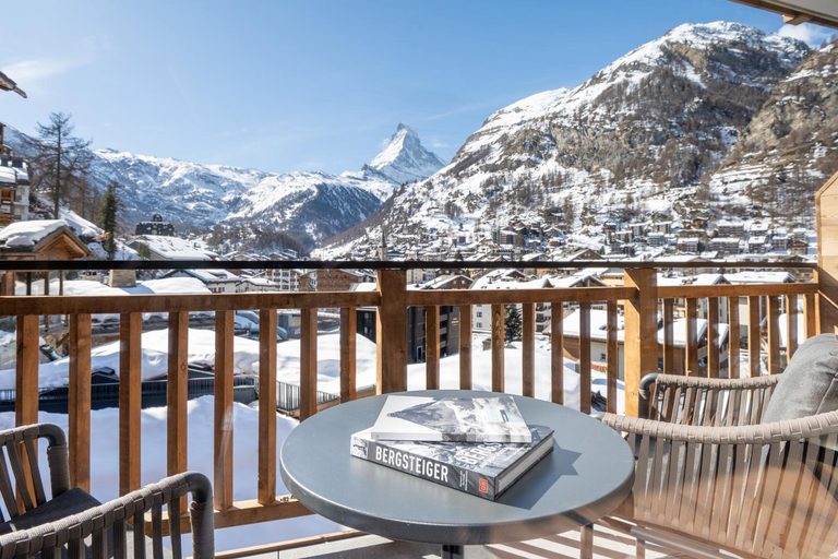 Others 2, Hotel Welschen, Visp