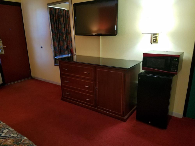 Others 4, Executive Inn, Carson