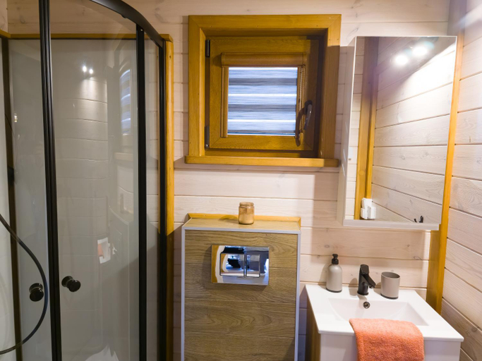 Bathroom 3, Lesne Dziady Borsk, Kościerzyna