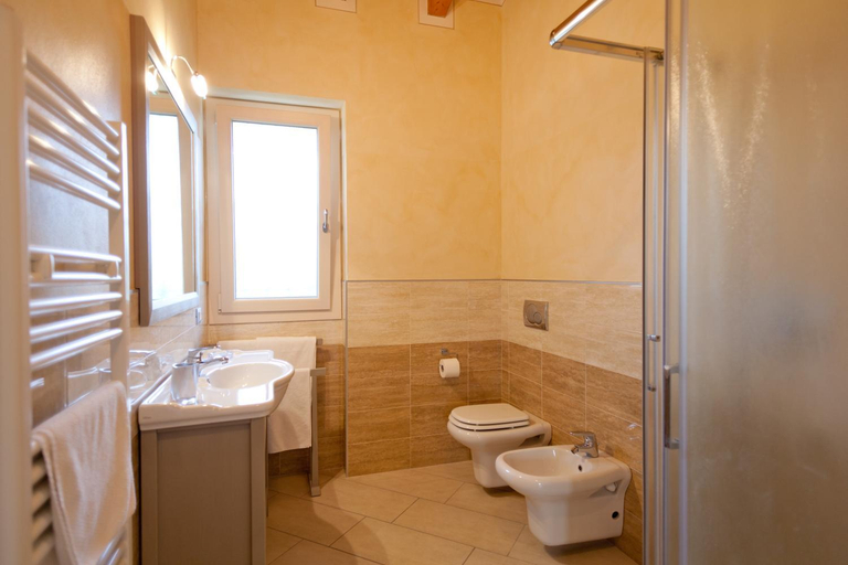 Bathroom 3, Garda Hill Boutique Apartments with Panoramic Pools e Agriturismo, Brescia
