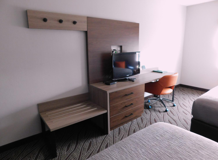 Bedroom 3, Quality Inn Pontiac, Livingston