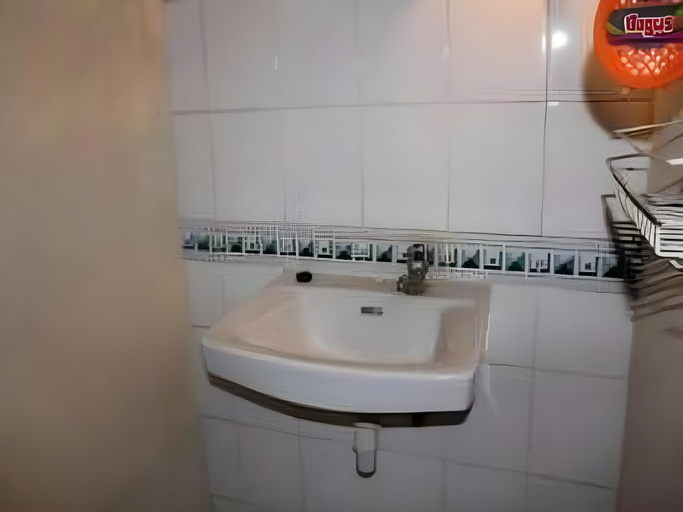 Bathroom 3, Karna House, Gianyar