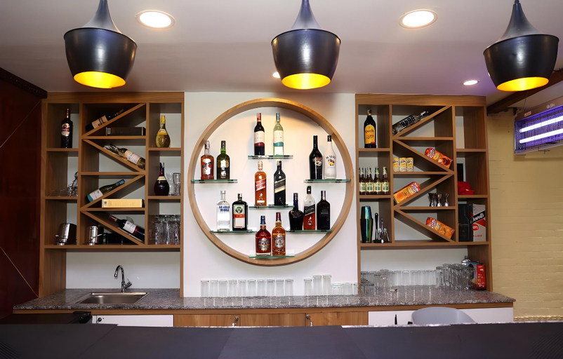 Food & Drinks