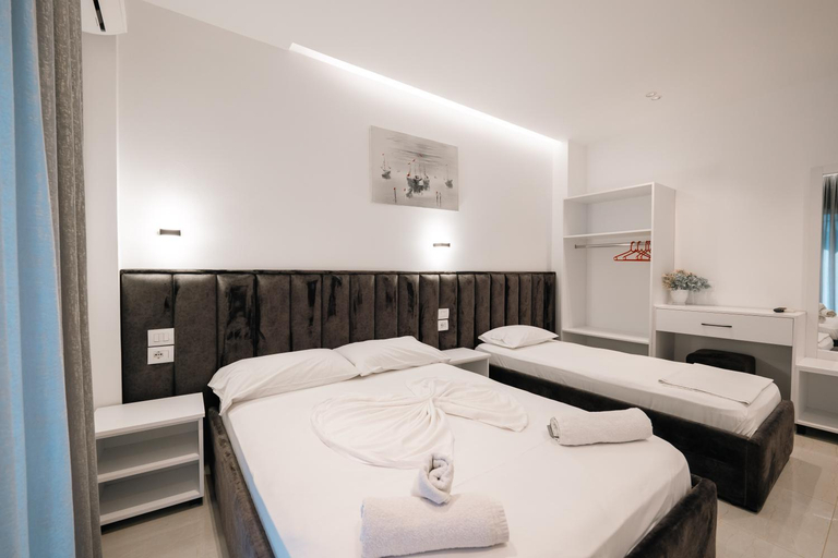4, Hotel Zogaj, Sarandës