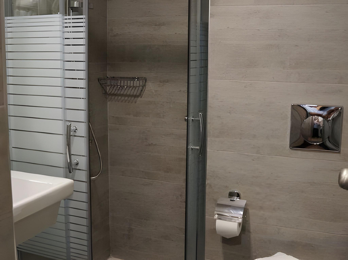 Bathroom 4, Piraeus Port Hotel, Attica