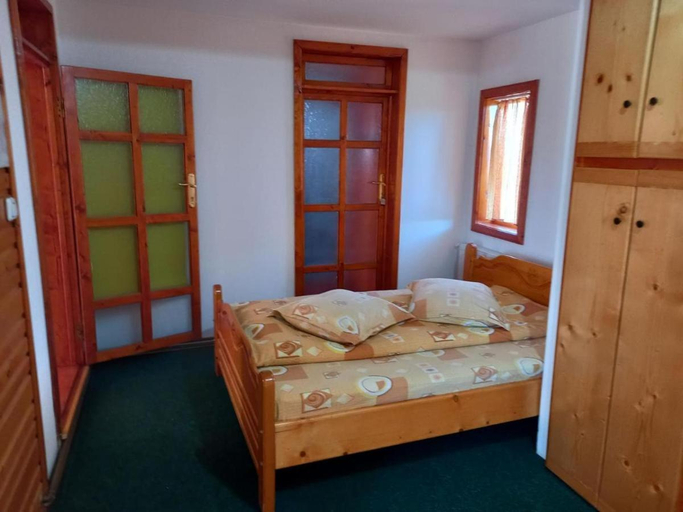 Bedroom 2, casa paltin vila si cabane, Poiana Stampei