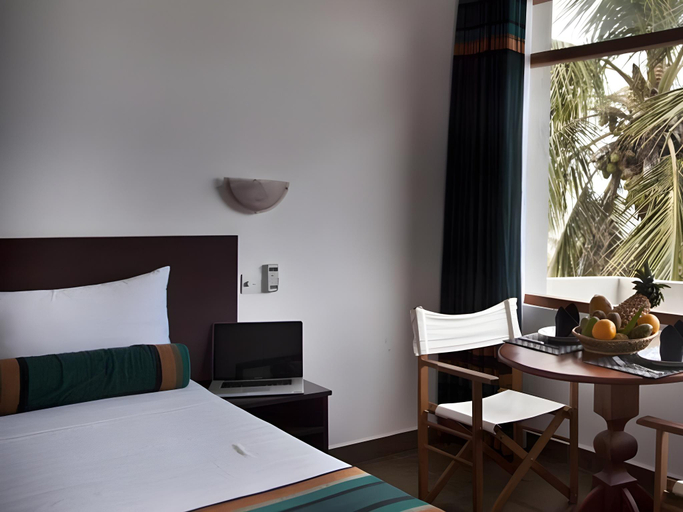 Public Area 2, Bay Vista Hotel, Pothuvil