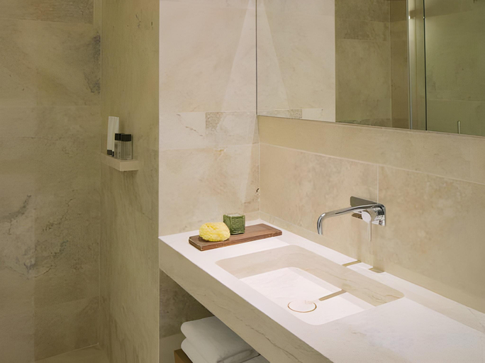 Bathroom 3, Hotel Golden Crown, Praha 1