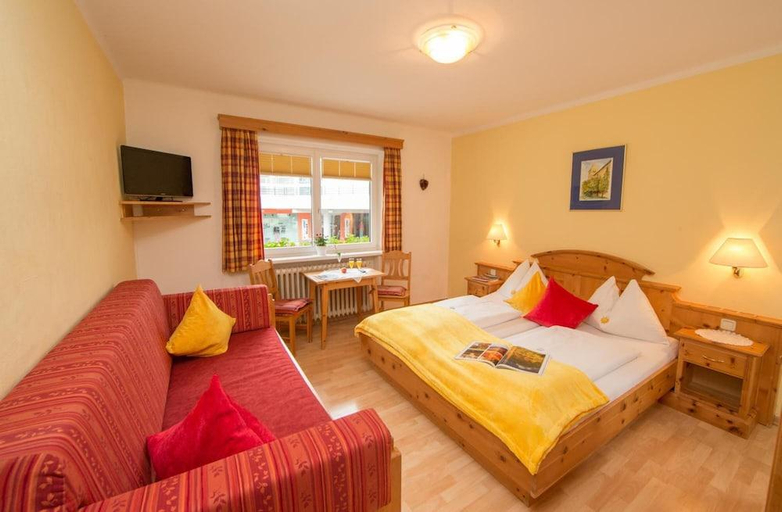 Bedroom 3, Pension Hubertus, Zell am See