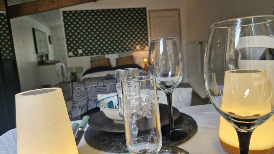 Food & Drinks 4, Au Gre Des Lis - La Suite Du Chene, Marne