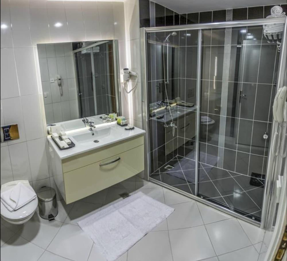 Bathroom, Millenium Suites, Conakry