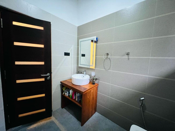 Bathroom, RW Homestay, Medadumbara