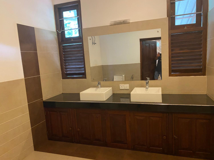 Bathroom, Villa Helvetia, Galle Four Gravets