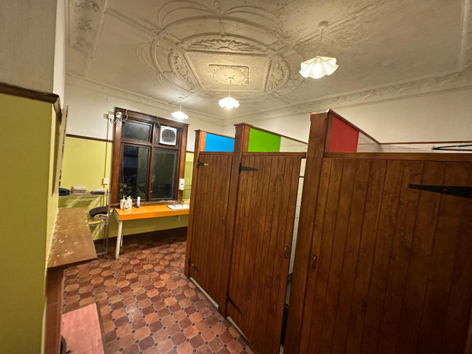 Bathroom, Manor hostel, Dunedin