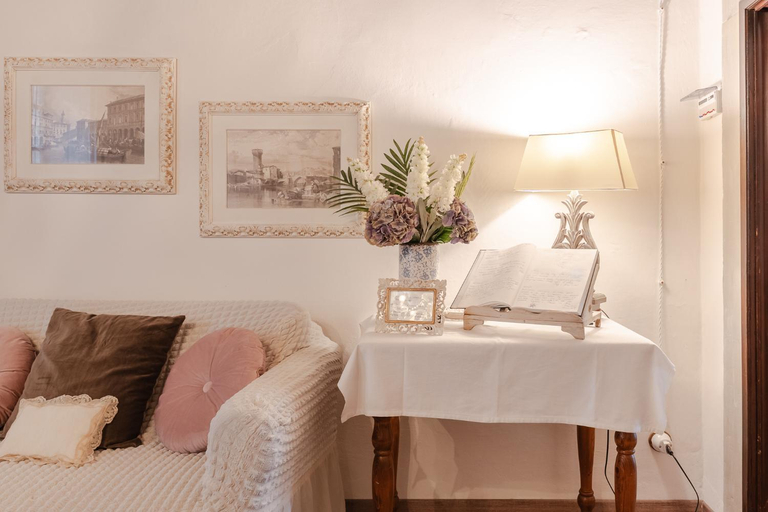 Bedroom 2, LA FINESTRA SUL BORGO Dimora Storica, Arezzo