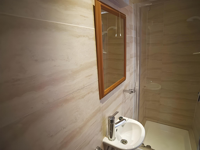 Bathroom 4, Eastbourne Reymar, East Sussex