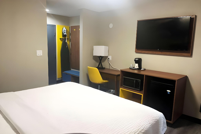 Bedroom 2, Days Inn by Wyndham Albuquerque I-25, Bernalillo
