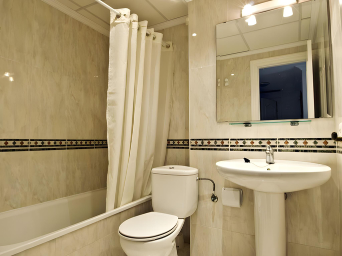 Bathroom 4, Apartamentos HC Burriana Playa, Málaga