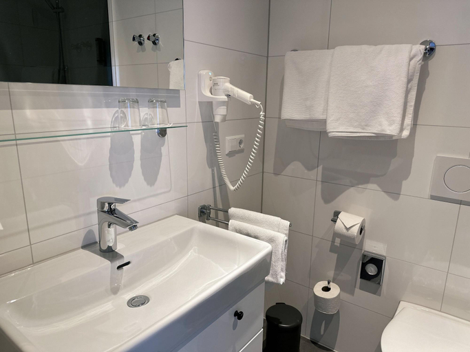 Bathroom 3, Parkhotel Luise Bad Herrenalb, Calw