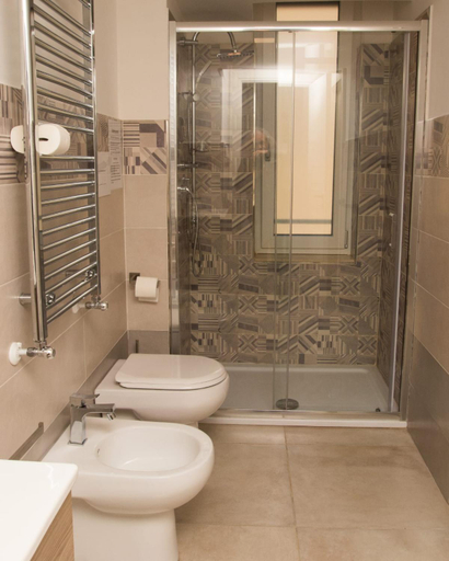 Bathroom 4, La Bella Salernitana, Salerno