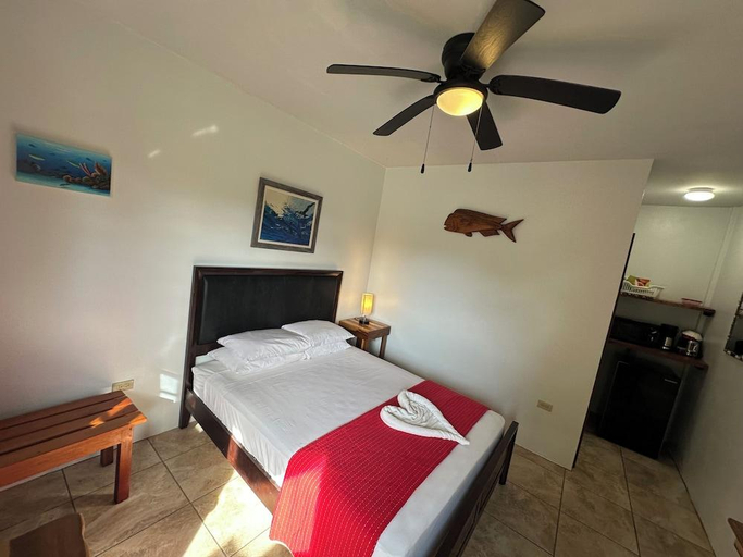 Bedroom 3, All Seasons Belize