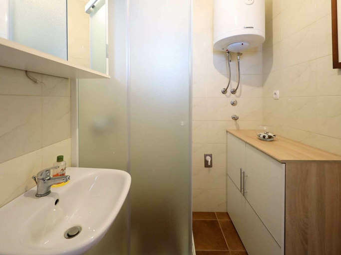 Bathroom 4, Villa in Policnik with Pool near Zadar, Poličnik