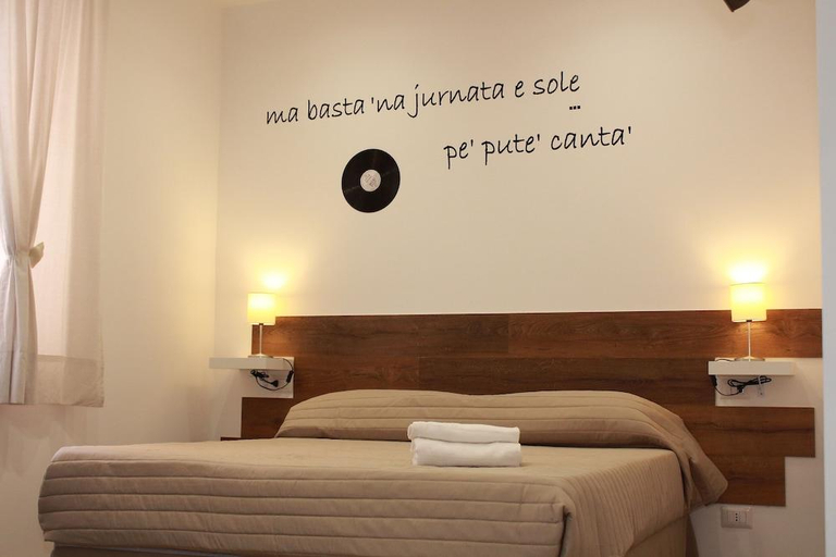 Bedroom 2, B&B Allerìa, Napoli