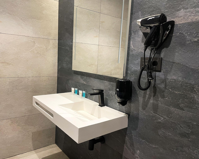 Bathroom 4, Area 507, Lugo