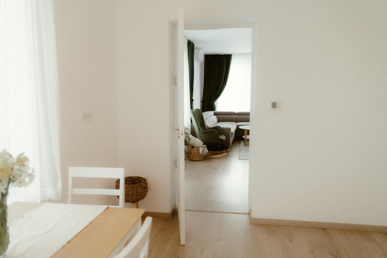 Others 2, Casa Abiiani, Oradea