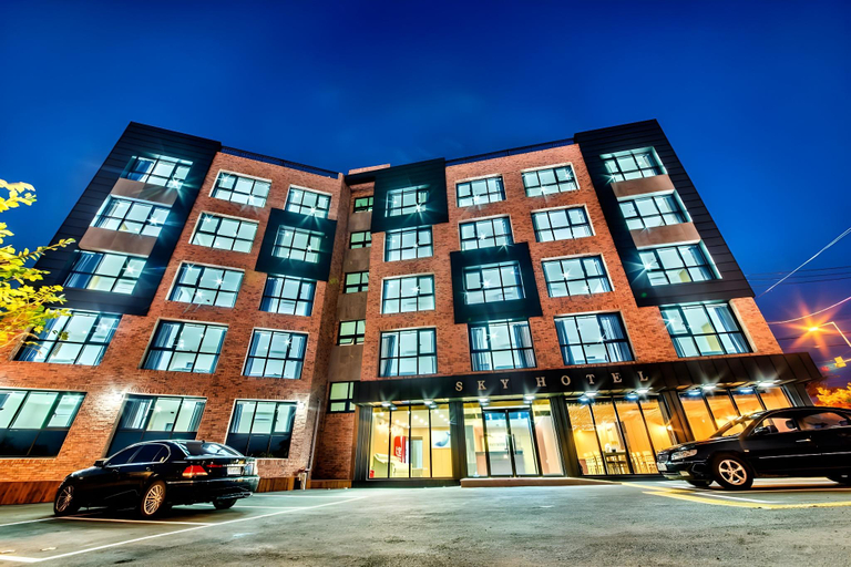Exterior & Views