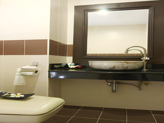 Bathroom 3, Sritrakul Place, Pattaya
