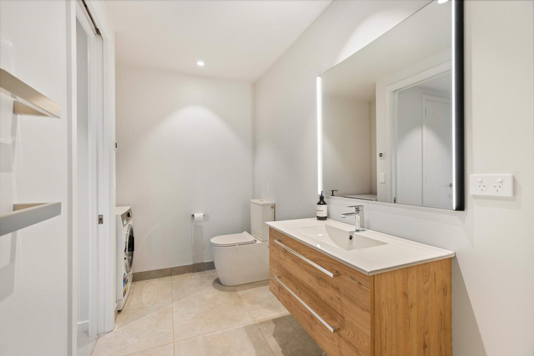 Bathroom, Studio Guest Home with Roys Peak Views, Queenstown-Lakes