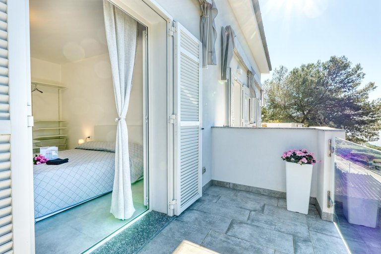 Balcony/terrace 5, Miramare LUX Apartments, Savona