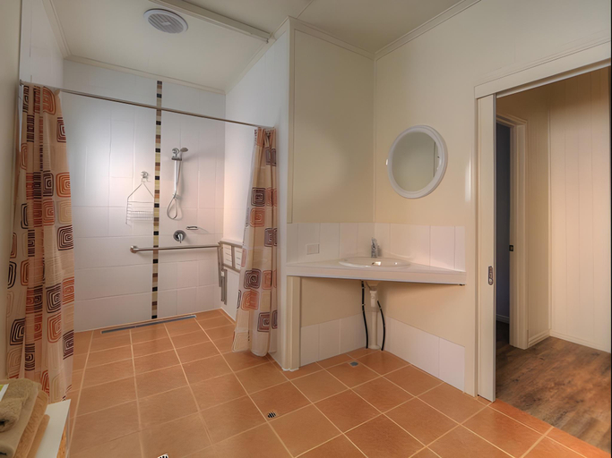 Bathroom 4, Kurrimine Beach Holiday Park, Johnstone